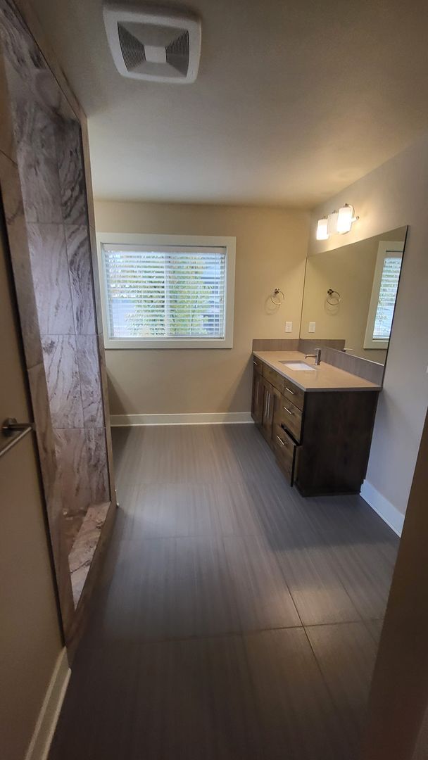 Building Photo - 3 Bed 2.5 bath plus bonus-Fenced-corner lo...