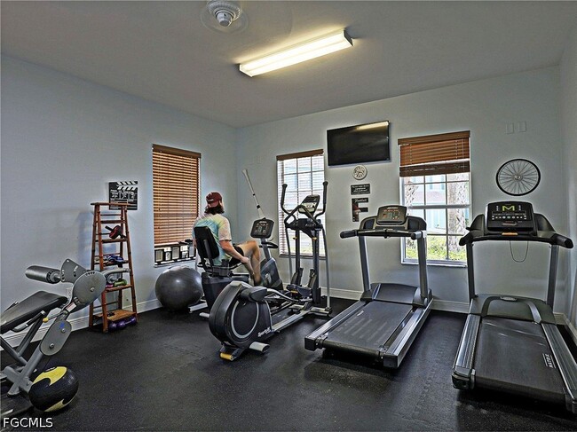 Building Photo - 3647 Pine Oak Cir
