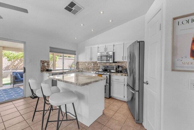 Building Photo - 79200 Violet Ct