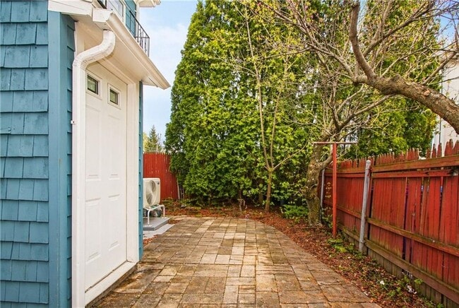 Building Photo - 111 Johnson St