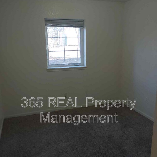 Building Photo - 2551 W 24th St