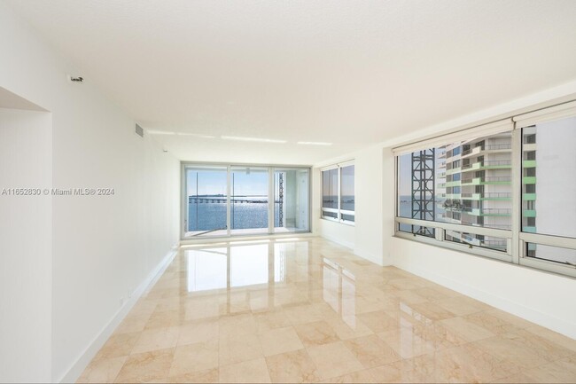 Building Photo - 1541 Brickell Ave