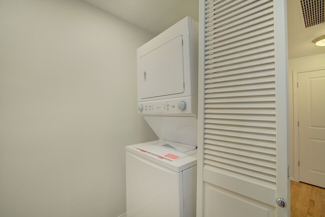 Building Photo - 3bd/1.5ba Mercer Island Home