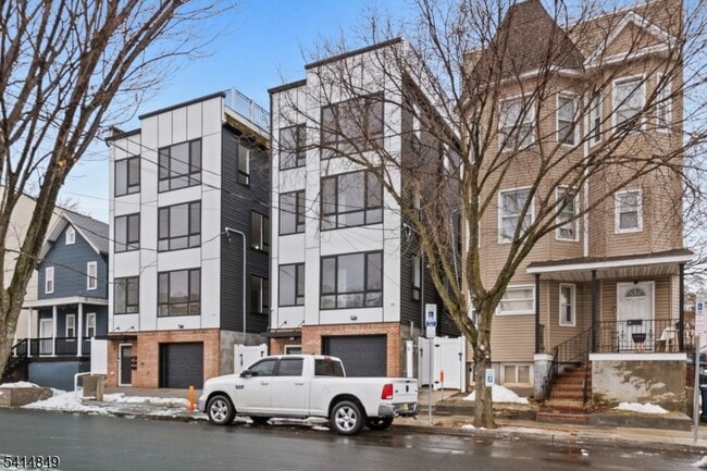 Building Photo - 37 S 7th St