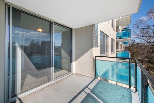 Building Photo - Spacious 1BR / 1 BA at Grosvenor Park III ...