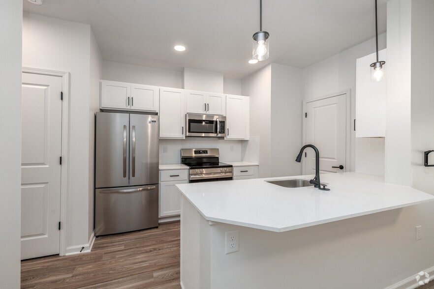 3BR, 2BA - 1,268SF - Kitchen - Evergreen Pointe