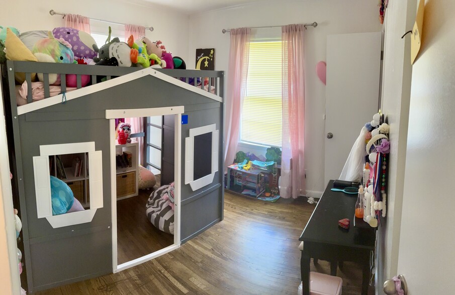2nd bedroom. Directly across for the master. - 3516 E 30th St