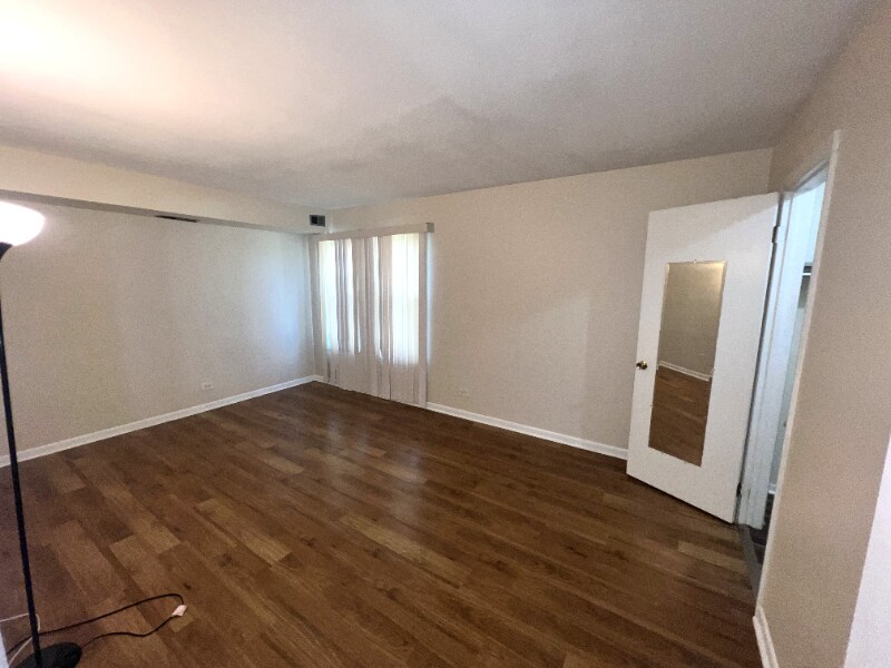 Building Photo - 2275 Country Club Dr