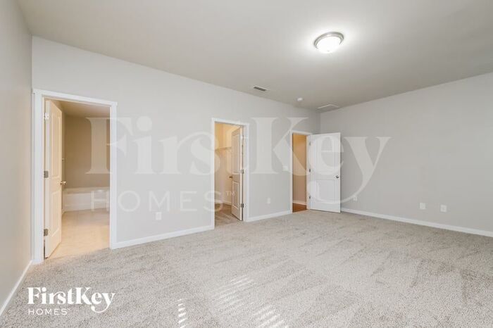 Building Photo - 3747 Littlebrook Dr