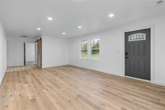 Building Photo - 1445 N Seymour Rd