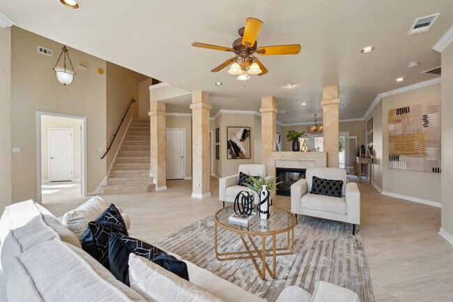 Building Photo - 9907 Spicewood Mesa