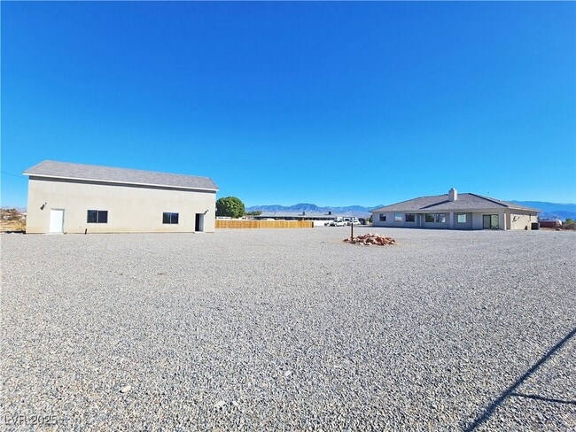 Building Photo - 3580 Prairie Ave