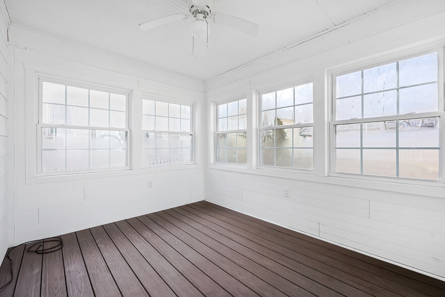 Building Photo - 11 Acadia St