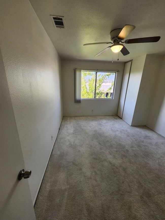 Building Photo - 3-Story Condo in West Covina