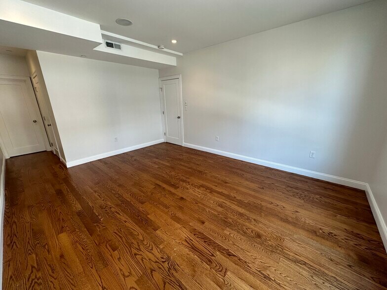 Building Photo - 303 D St