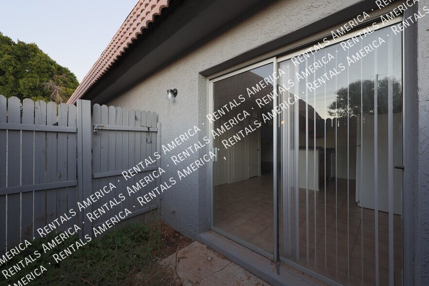 Building Photo - 9029 W Elm St