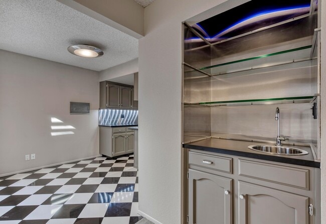 Building Photo - 7145 E McDonald Dr