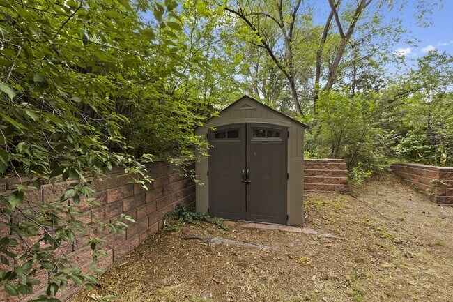 Building Photo - 5647 Old Farm Cir E