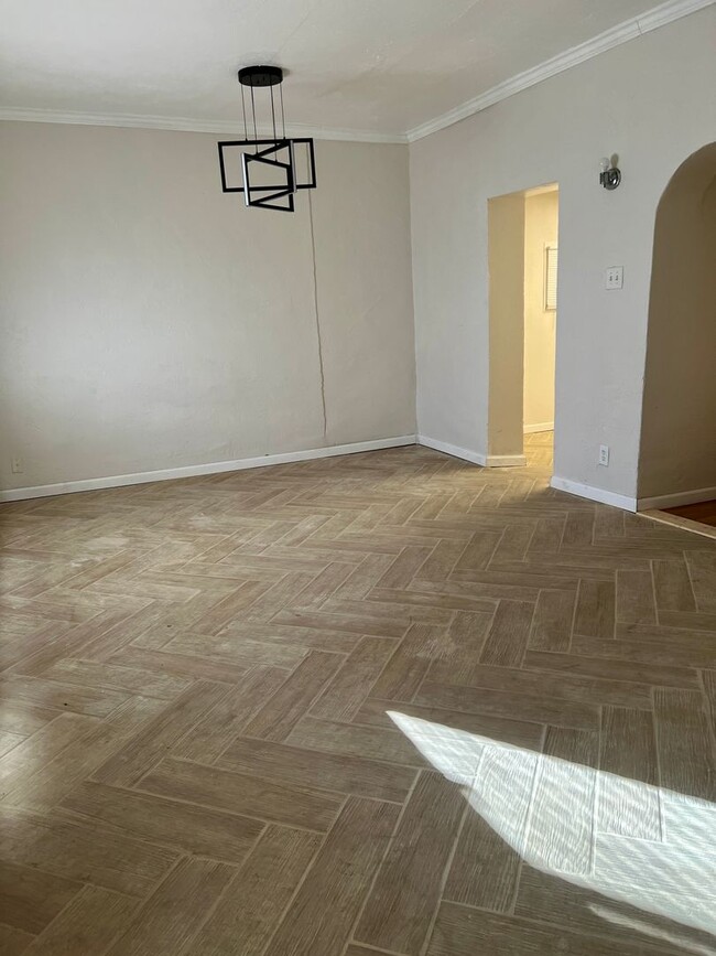 Building Photo - 2 Bedroom Home For Rent!