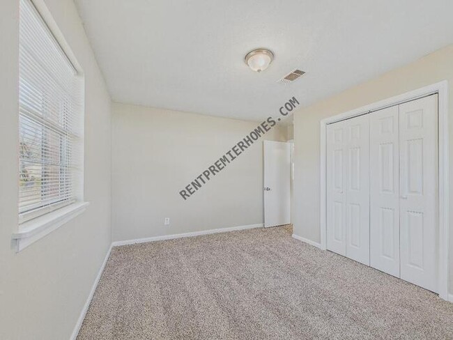 Building Photo - 1 Coral Ln