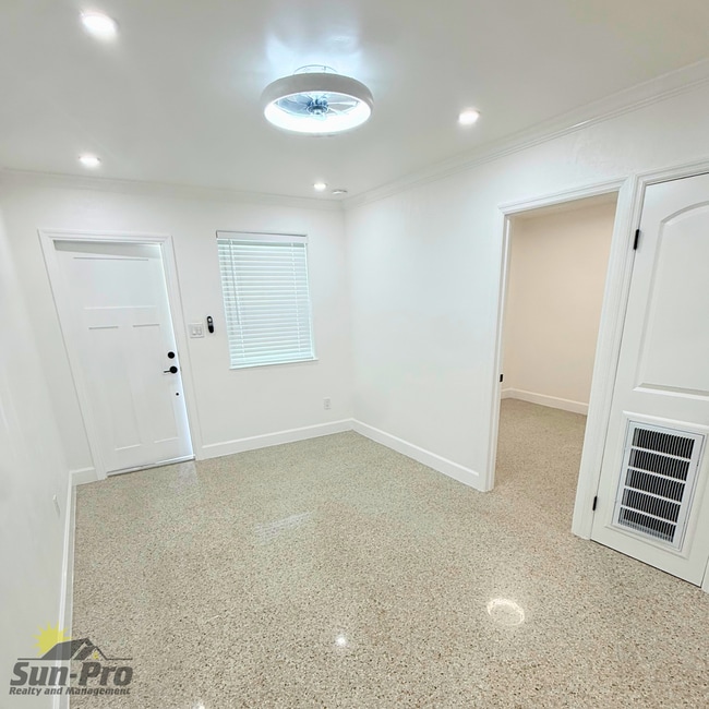 Building Photo - 750 Bethune St