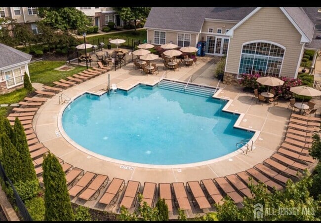 Building Photo - 1 Upperbrook Ct