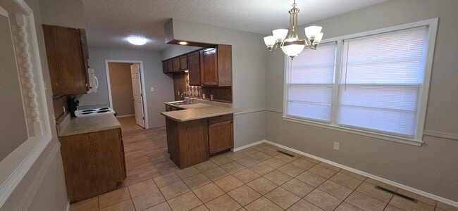 Building Photo - 4 Bedroom home in Southwest Springfield for $1595!