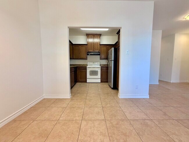 Building Photo - 10706 International Blvd