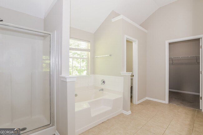 Building Photo - 665 Lakeridge Ct