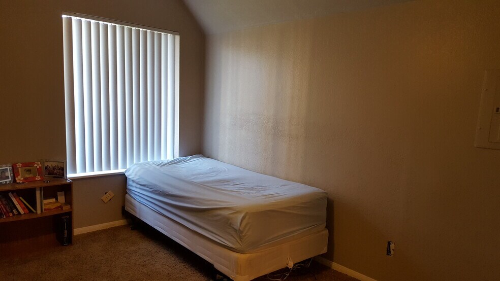 Bedroom - 3550 Lebon Dr