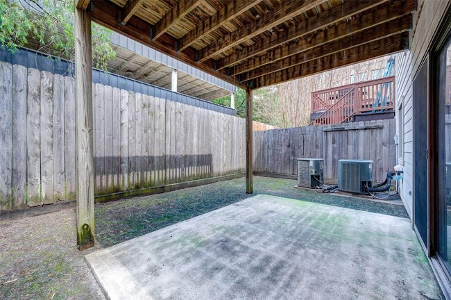 Building Photo - 1729 Reinerman St