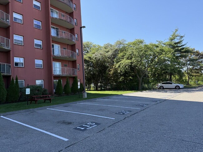 Building Photo - Modern & furnished studio unit available NOW!