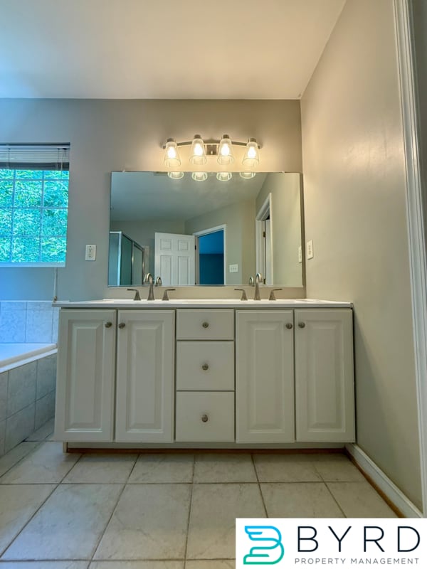 Building Photo - 1529 Olde Sage Ct