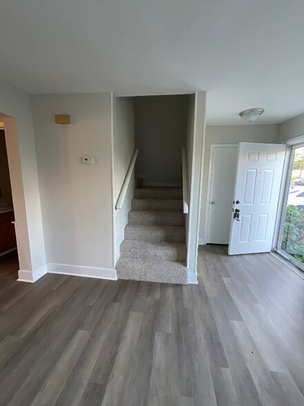 Primary Photo - 102 Northwinds Dr