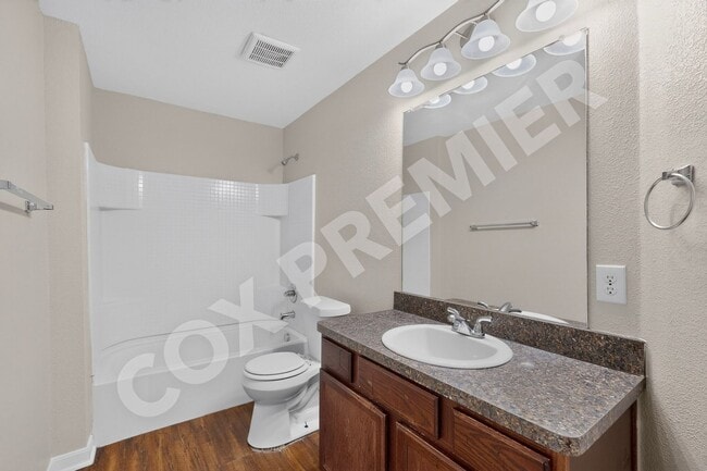 Building Photo - 2848 St Bernard Dr
