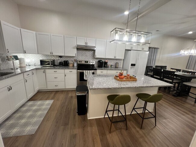 Building Photo - Totally Renovated Arts and Crafts Bungalow...