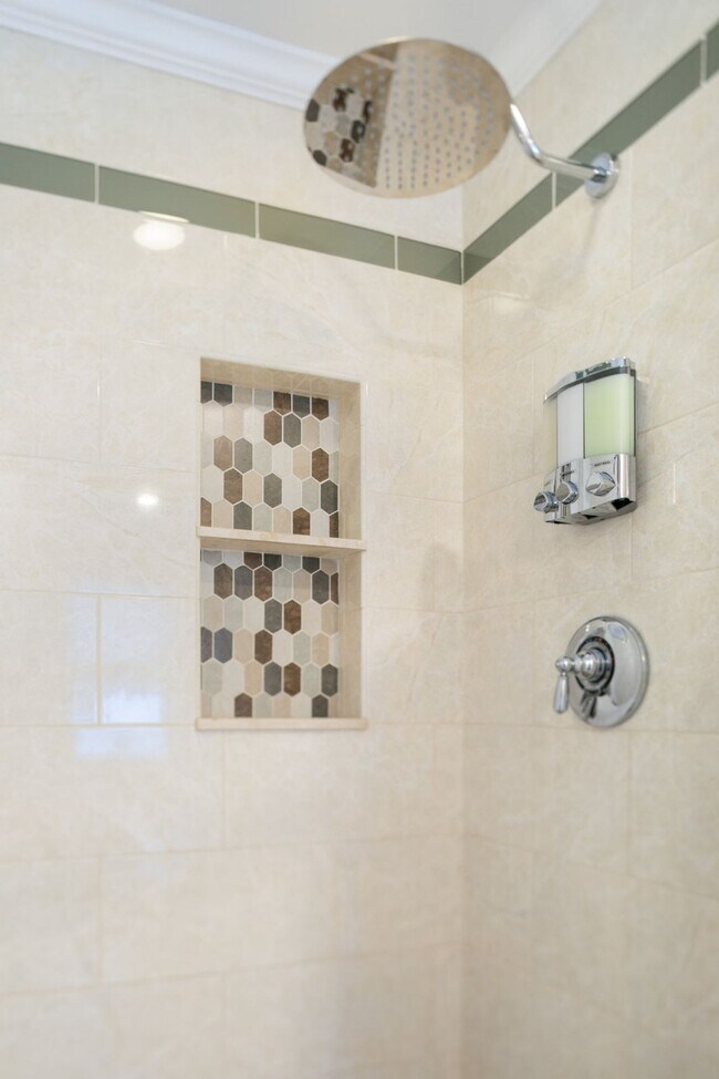 Building Photo - 3 Chapel Way