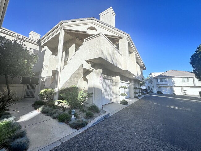 Building Photo - "Charming 2-Bed, 2-Bath Condo with Cozy Fireplace in Prime Stevenson Ranch Location!"