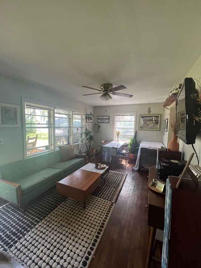 Building Photo - Cozy 2 Bed/1 Bath House, Park Like Setting...