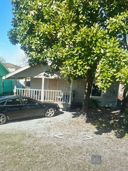 Primary Photo - 8201 Bangle St