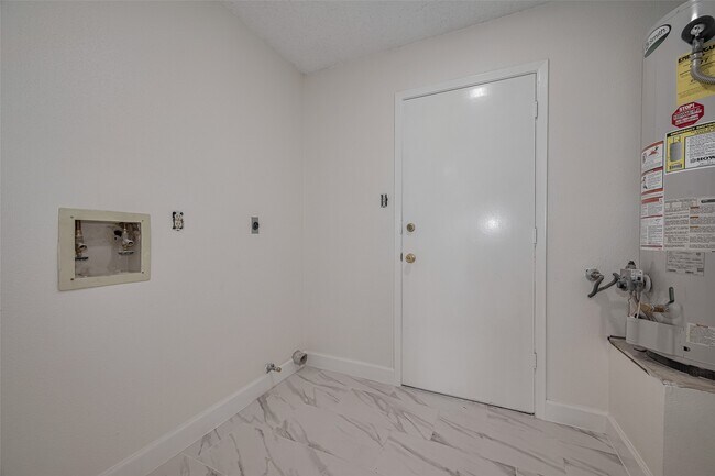 Building Photo - 15934 Barbarossa Dr