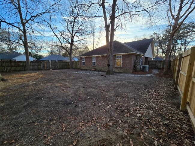 Building Photo - 901 Tristan St