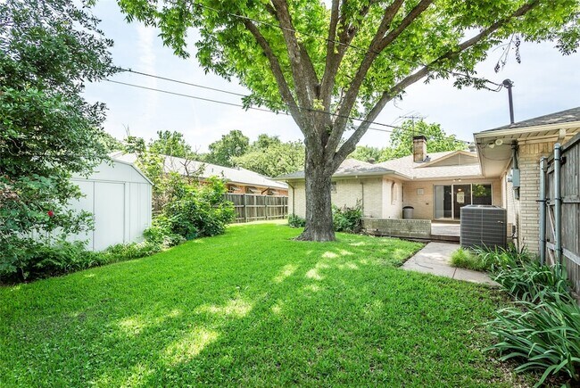 Building Photo - 6105 E University Blvd