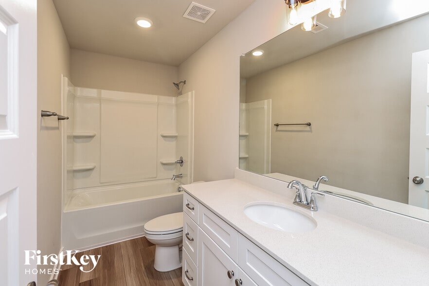 Building Photo - 320 Ridgeview Cir