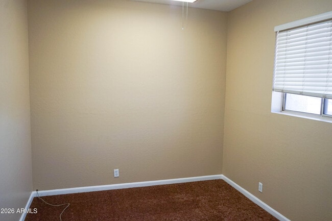 Building Photo - 541 N Danielson Way
