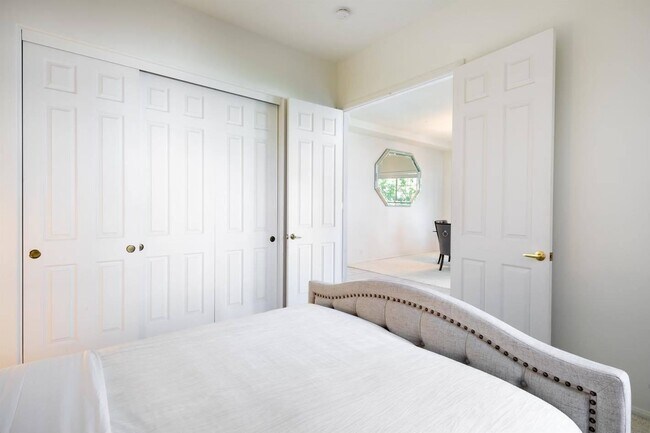 Building Photo - 40741 Avenida Solana