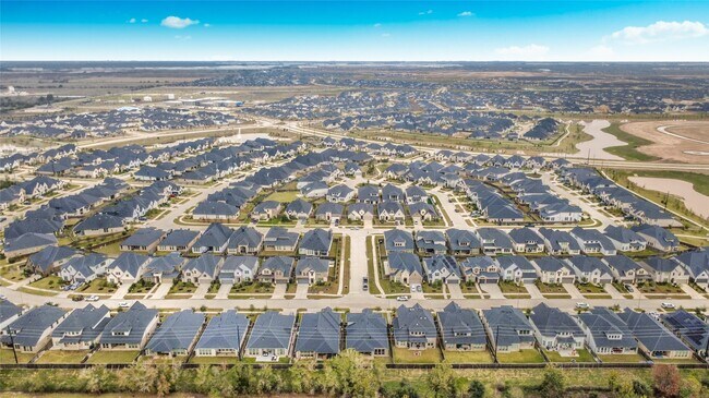 Building Photo - 5042 Albany Shores Ln