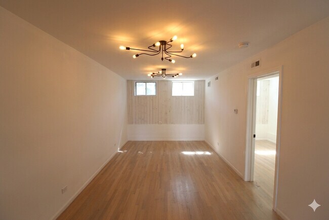 Building Photo - 2470 N Clybourn Ave