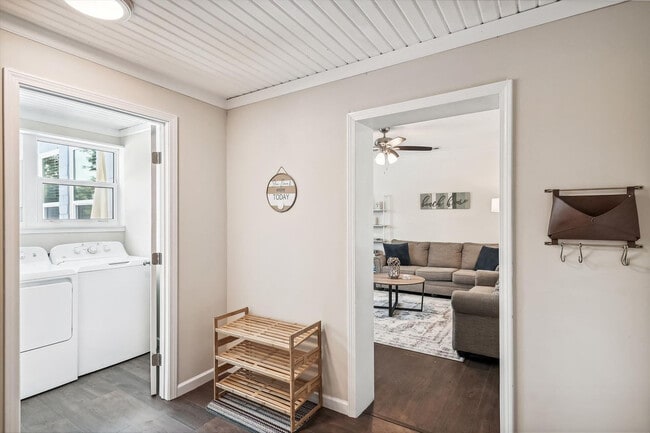 Building Photo - 300 Mercedes Ave