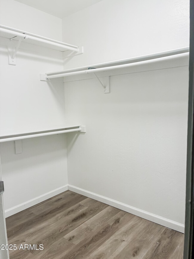 Building Photo - 9105 W Raven Dr